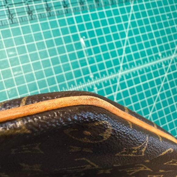 Louis Vuitton Monogram Pochette Bosphore - Picture 14 of 16